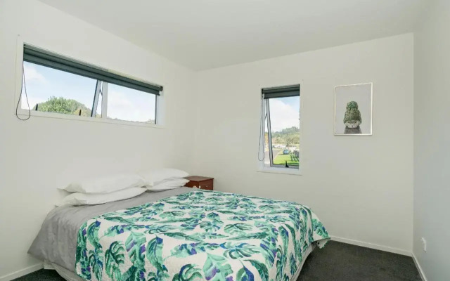 Sundaze Escape - Cooks Beach Holiday Home