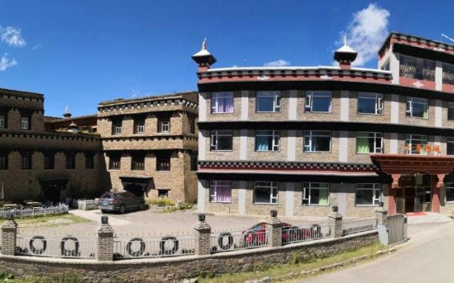 October Daocheng Youth Hostel