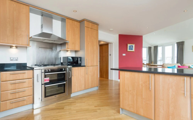 403 Portland Gardens Penthouse Apartment