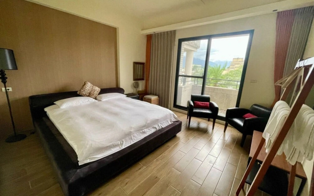 11 Cafe & Lodging