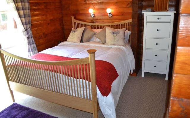 Lovely 3 Bed Log Cabin In The Hills Near Dunoon