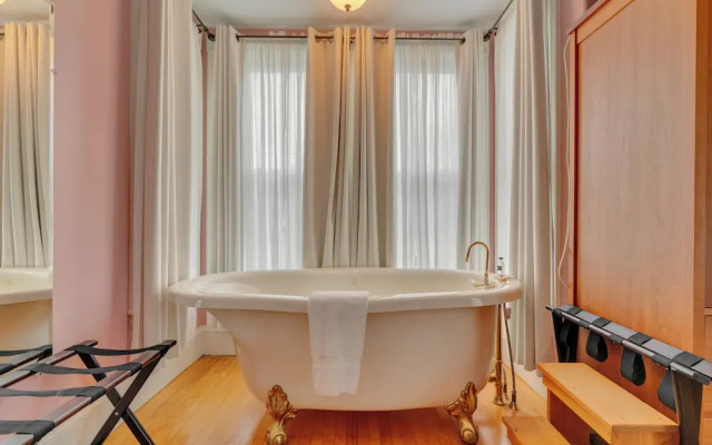 The James Place Inn B&B