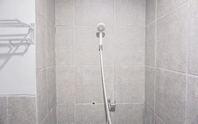 Cozy And Homey Studio At Riverdale Apartment