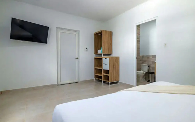 Newly Renovated 4BR 4BA Private Pool Eagle Beach