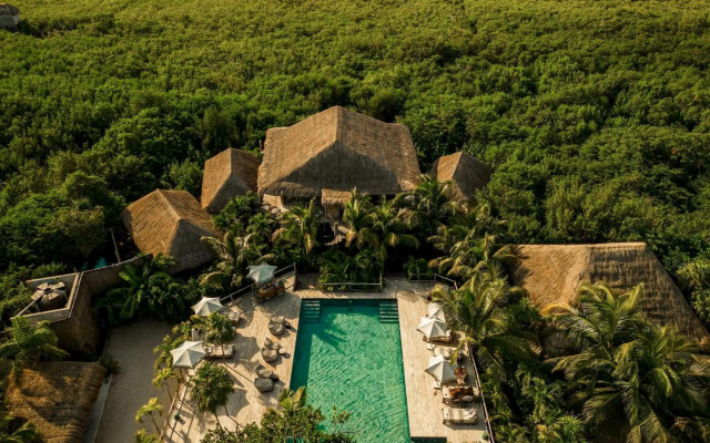 Radhoo Tulum