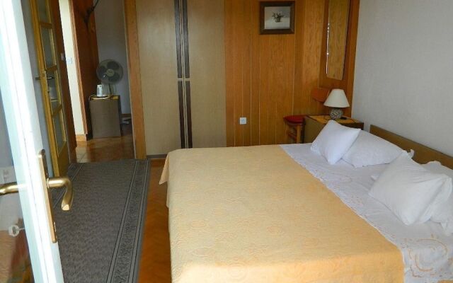 Apartments and Rooms Darinka
