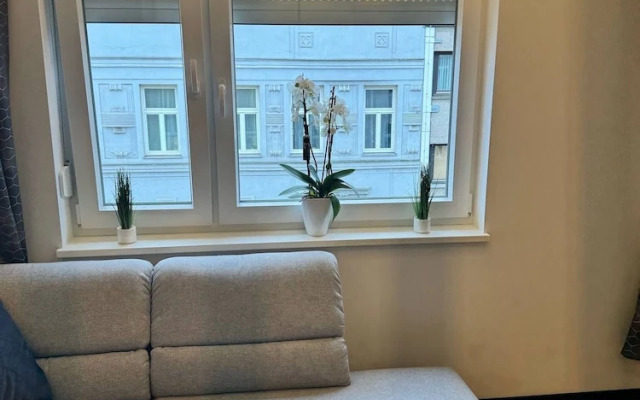 Stylish Apt Near Belvedere 15 Min to Center