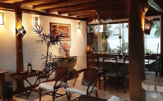 Gidu House
