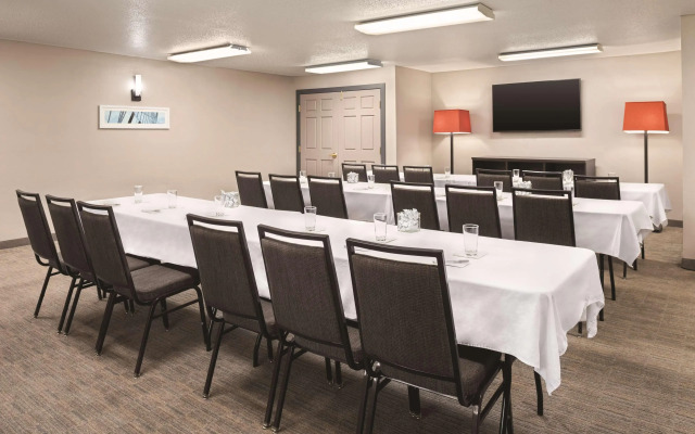 Country Inn & Suites by Radisson, Cottage Grove, MN