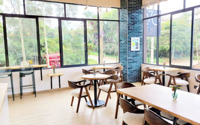 Luxurious Nairobi Condo With Rooftop Pool & Gym