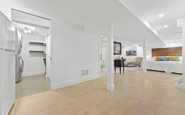 Specious Fully Private Studio apt With Laundry