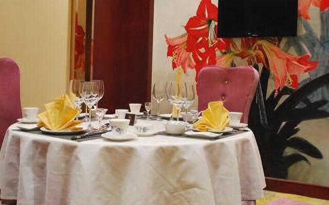 Longhu Hotel