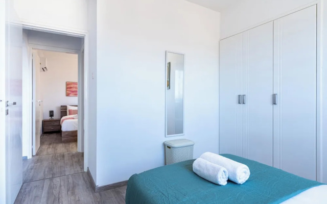 Olympus Stylish 2-BR Apt in Larnaca