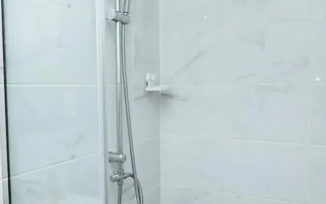 AmberCity Apartment at Embassy