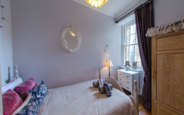 JOIVY Royal Mile Tower Apartment