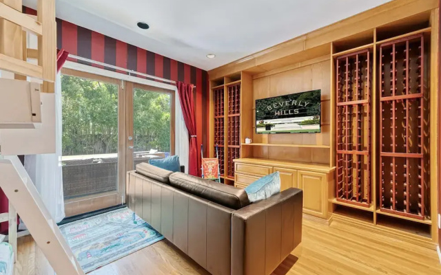 NEW - 1 Location-family-5br-yard-gym-parking