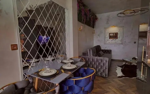 The Royalty Apartment old Town Center