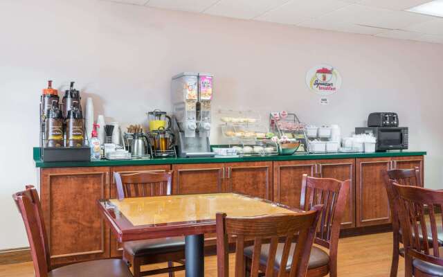 Super 8 by Wyndham Grayson