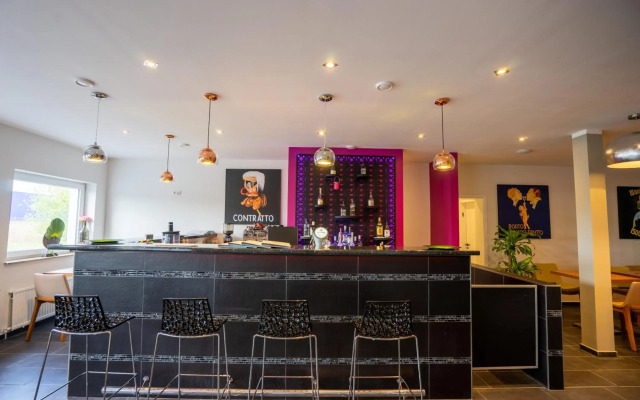 Confour Hotel