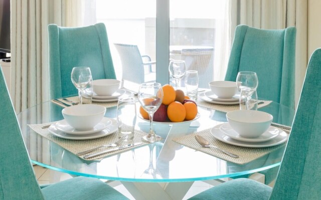 Luxury Urban Retreat w Burj Khalifa Views