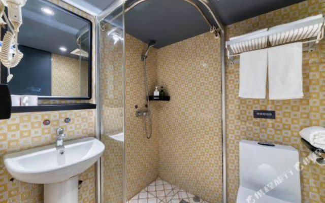 Jianwei Space Art Hotel (Shanghai Lujiabang Road Subway Station Branch)