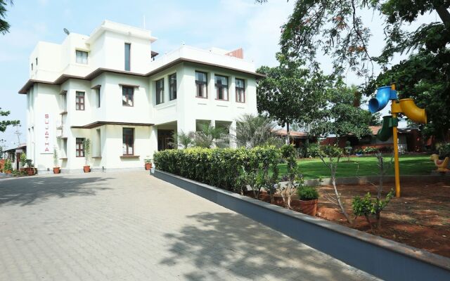 OYO 13566 Kumars The White House