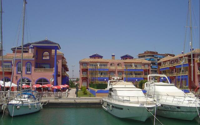 Apartamentos Marina Port