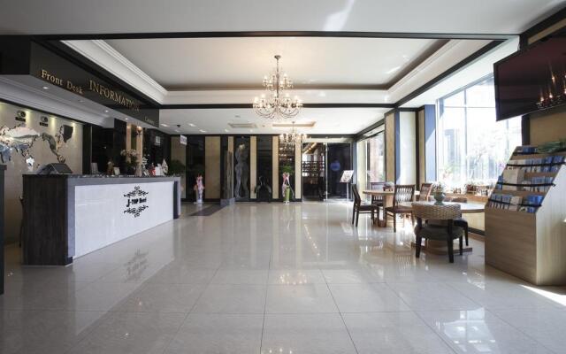 Liv Life Hotel