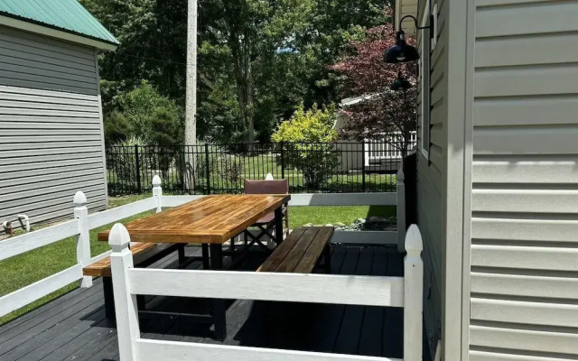 Sweet Mary 2 Bedroom Home by RedAwning