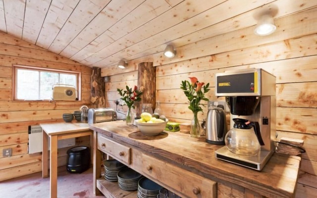 The elbowroom escape