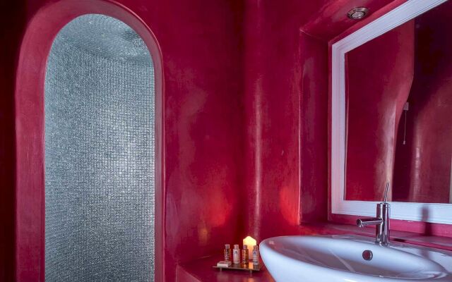 Skyfall Suites - Adults Only