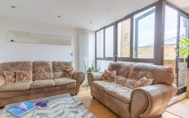 Spacious 2 Bedroom Apartment in Converted Warehouse in Brixton