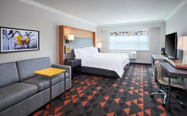 Holiday Inn Hotel & Suites Oakville @ Bronte, an IHG Hotel