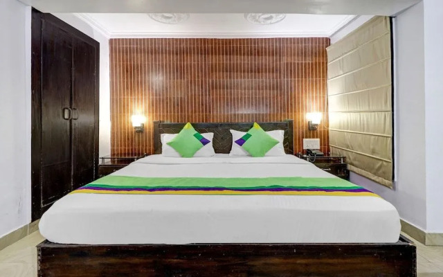 OYO 3899 Paradise Continental