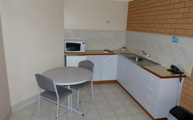 Blue Whale Motor Inn & Apartments