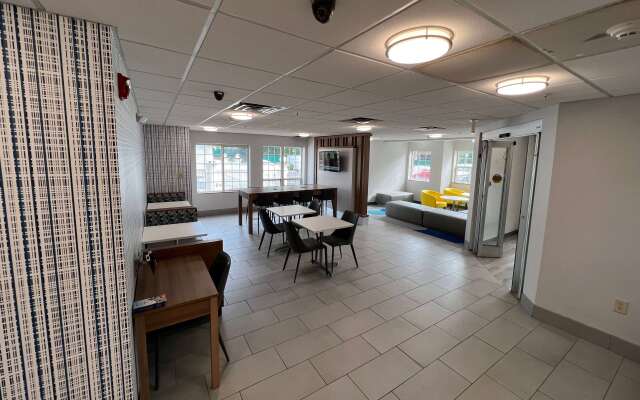 Microtel Inn & Suites by Wyndham Charlotte/Northlake