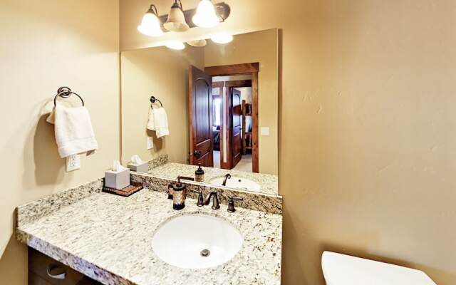 Well-Appointed Gem - 3 Br Townhouse