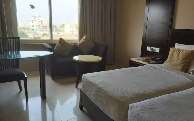 Hotel East West