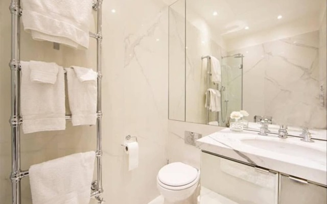 Luxurious 1BR Period Property in Kensington