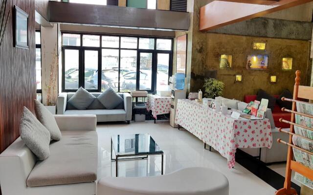 Izen Pure Budget Hotel & Residences