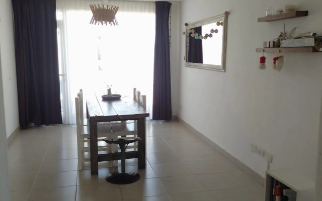 Casa Amplia, Luminosa con Parrilla!