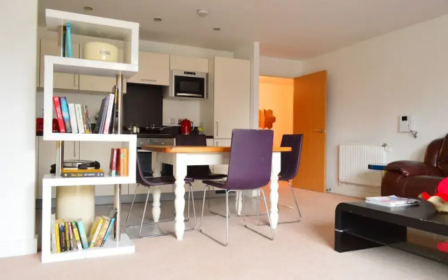 Modern 3 Bedroom Apartment on Dalston Square