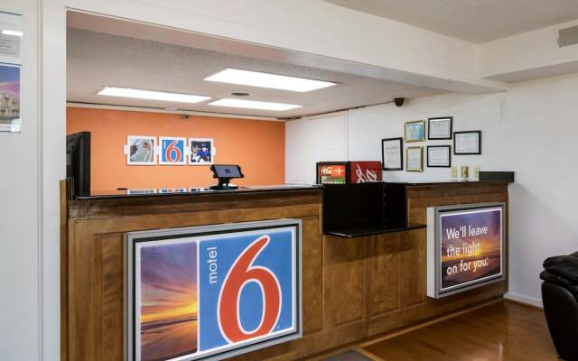 Motel 6 Holyoke MA