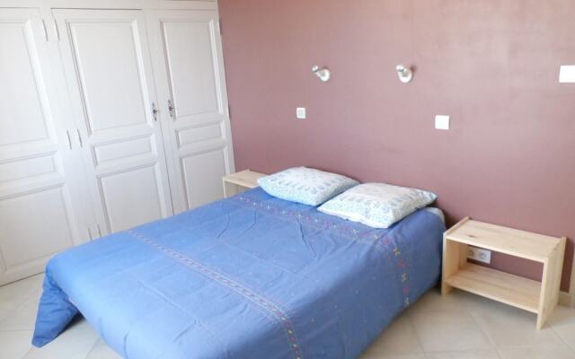 Villa With 3 Bedrooms in La Tour-d'aigues, With Private Pool, Furnished Garden and Wifi
