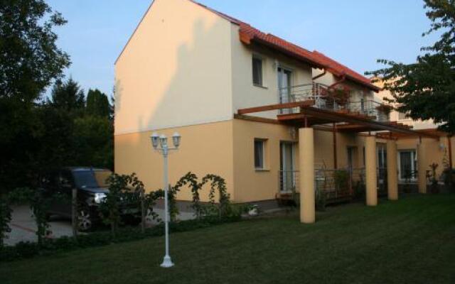 Luca Apartments