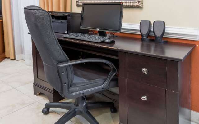 Days Inn & Suites by Wyndham Winnie