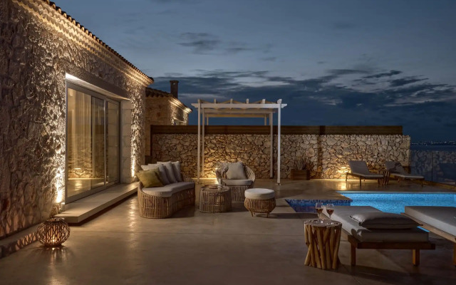 Akron Luxury Suites