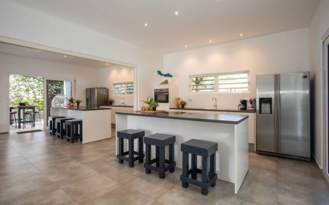 Casa Maria Curacao. Luxury 6 Bedroom Villa Next to Supermarket & Jan Thiel Beach