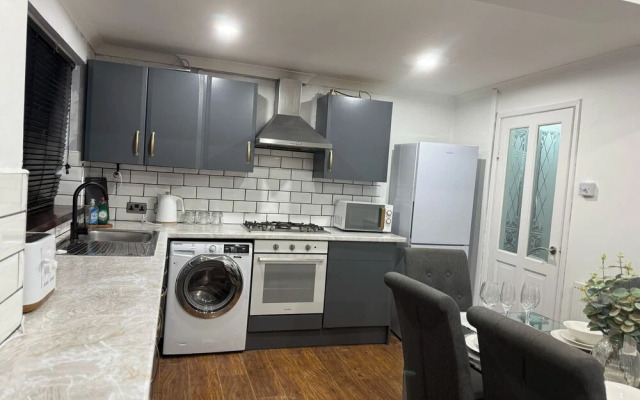 Cozy Retreat in Bridgend With 3 Bedrooms