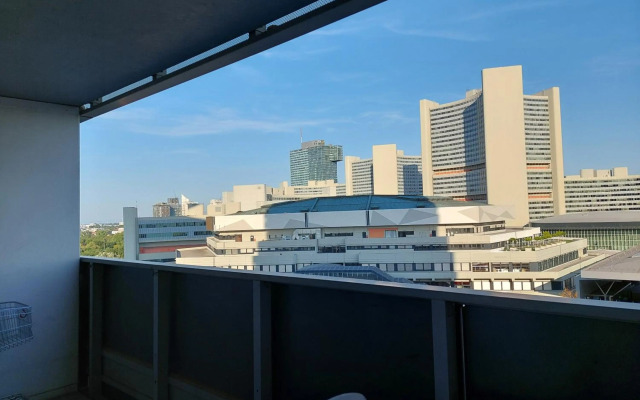 Mischek Tower Apartment with private terrace next to UNO